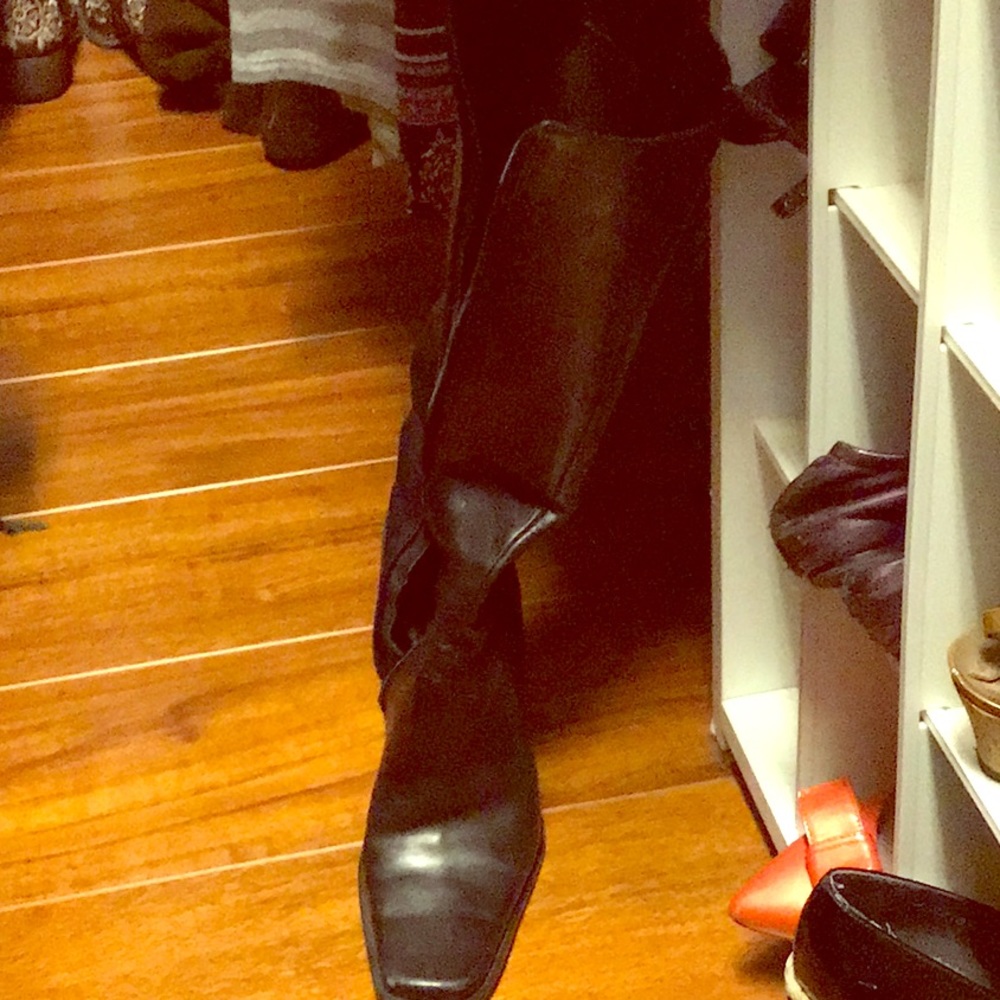 Square toed boot